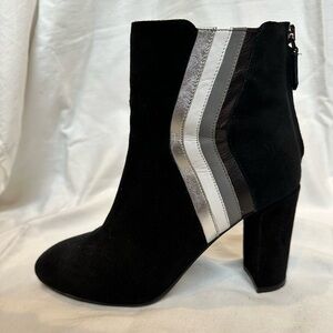 Italian Suede Black Bootie w/Gray Silver White Stripes Back Zip Entry size 8